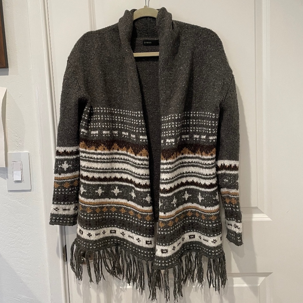 Cozy Gray Sweater with Design and Fringe